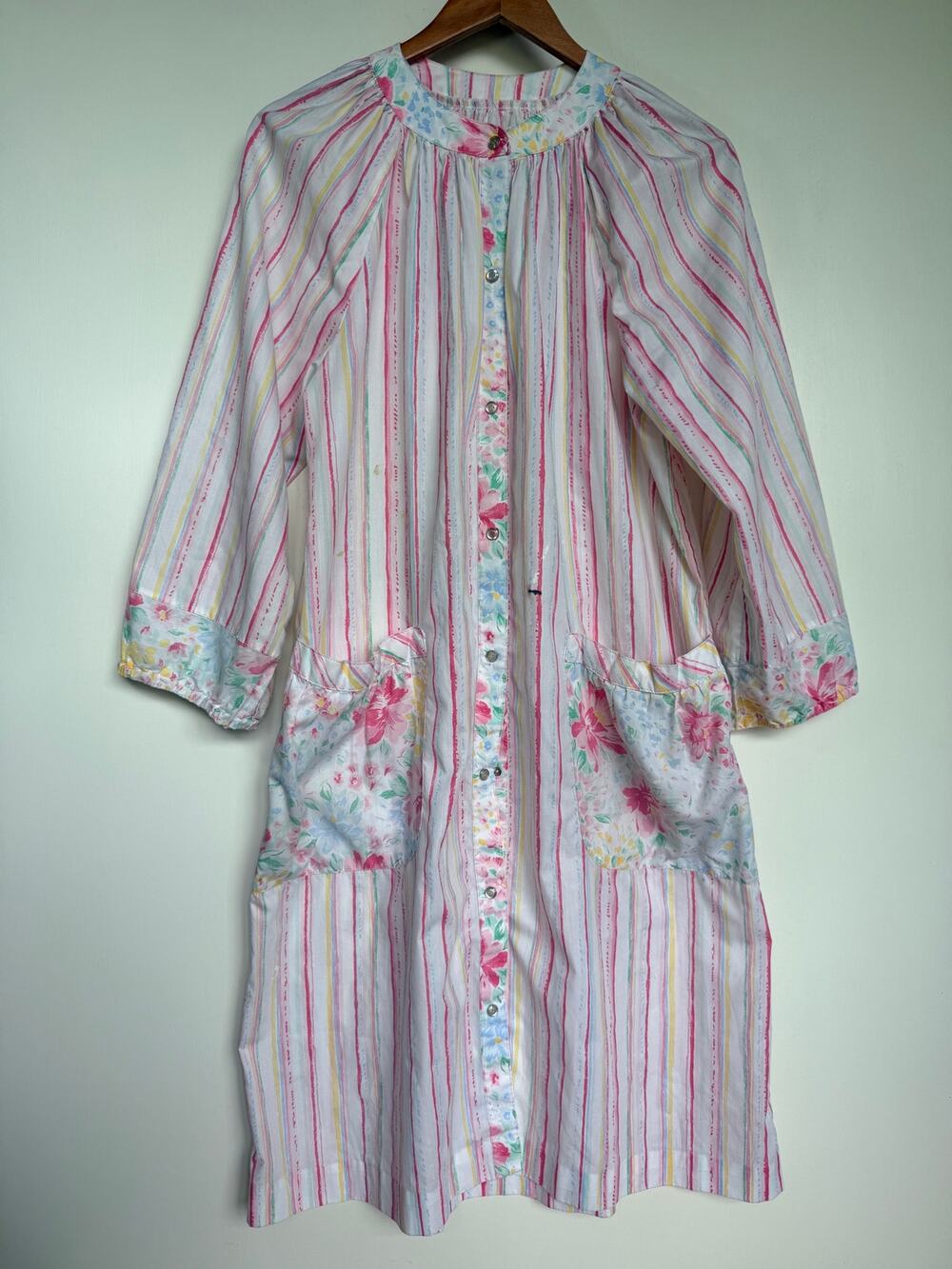 Vintage Floral Stripe Snap Front House Dress Duster Robe Grannycore Medium